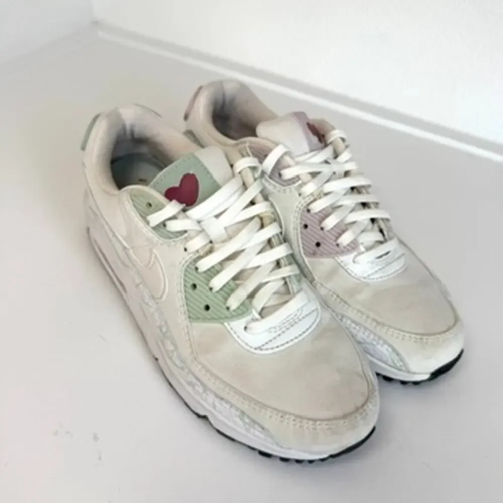 Nike Air Max 90 U Complete Me‎ Valentine’s Day White Green Pink Sneakers 8.5
